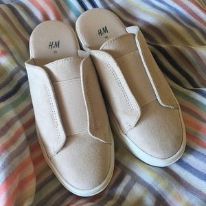 ✨ EUC H&M Blush/cream Suede Clogs Size 36/US 6